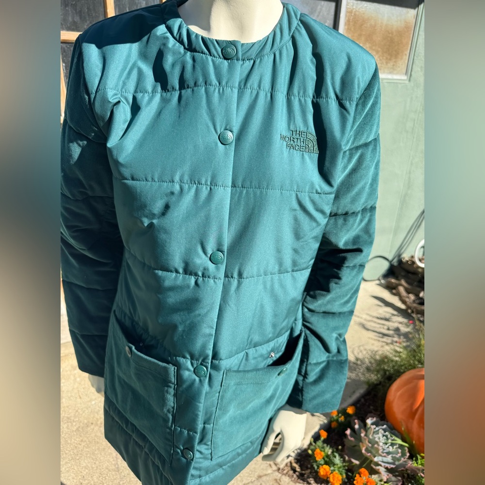 The North Face Women's Dark green  Puffer Jacket